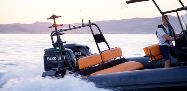 Atlanticraft_Pro_960_x_Suzuki_marine_250_-_puissance_et_polyvalence_Atlanticraft_Pro_960_x_Suzuki_marine_250_-_puissance_et_polyvalence ©