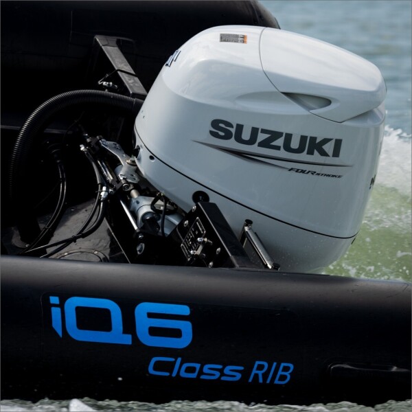 IQ6_3D_Tender__Suzuki_marine_concu_pour_les_ecoles_de_voile_IQ6_3D_Tender__Suzuki_-_concu_pour_les_ecoles_de_voile ©